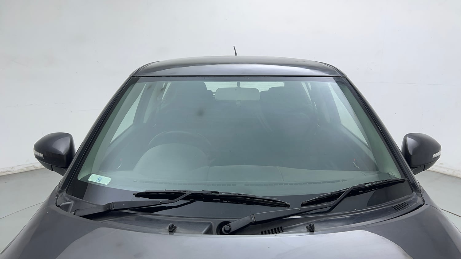 Used 2015 Maruti Suzuki Swift ZXi Petrol Manual exterior FRONT WINDSHIELD VIEW