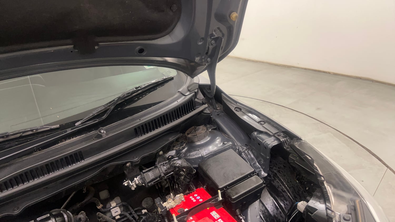 Used 2023 Maruti Suzuki Baleno Alpha AGS Petrol Automatic engine ENGINE LEFT SIDE HINGE & APRON VIEW