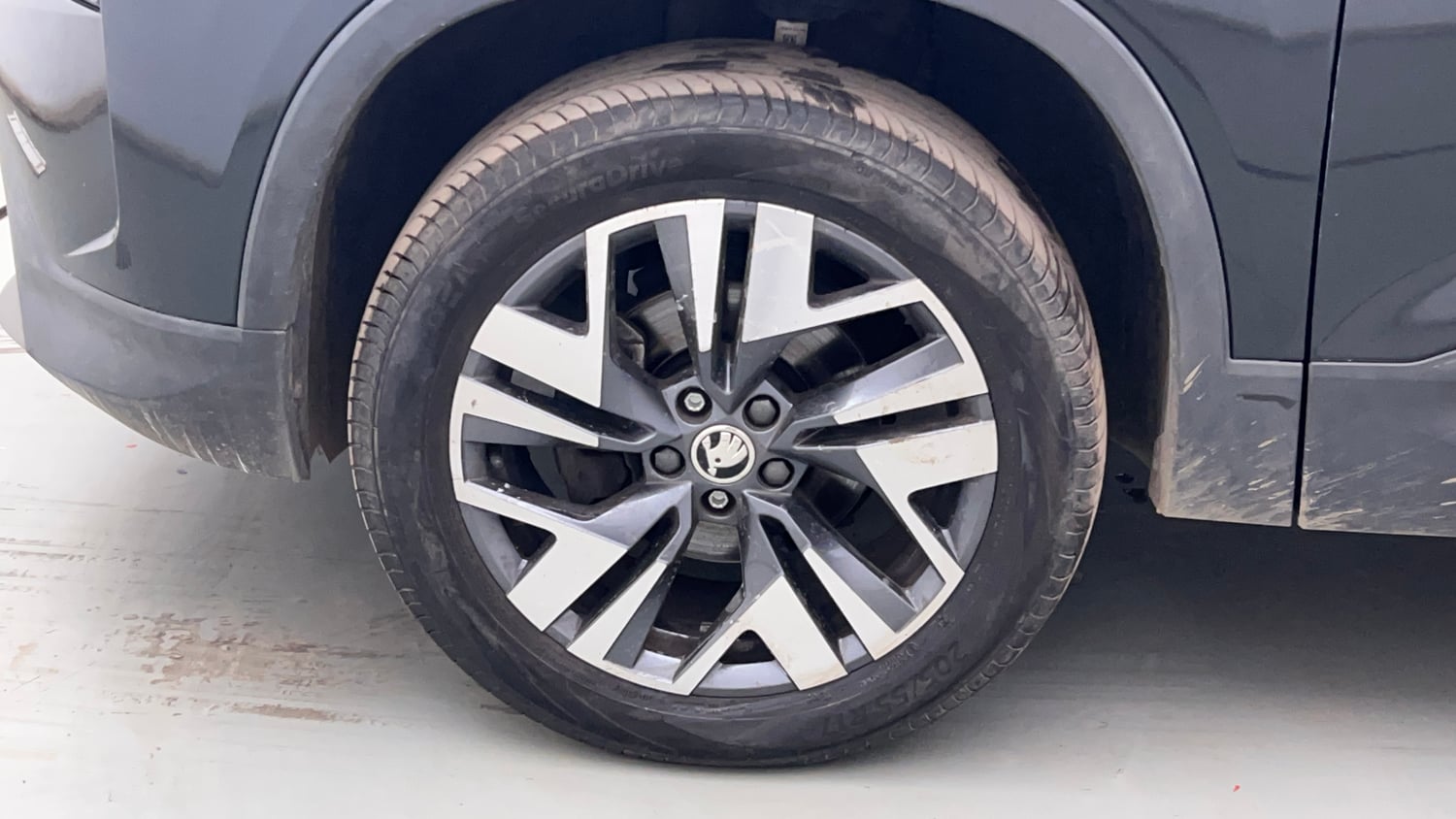 Used 2026 Skoda Kylaq Prestige Petrol Manual tyres LEFT FRONT TYRE RIM VIEW