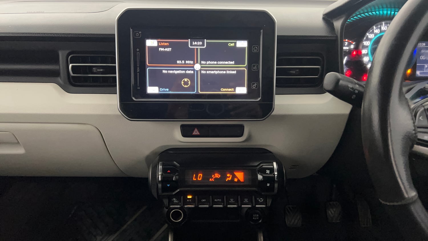 Used 2019 Maruti Suzuki Ignis Alpha 1.2 MT Petrol Manual interior MUSIC SYSTEM & AC CONTROL VIEW