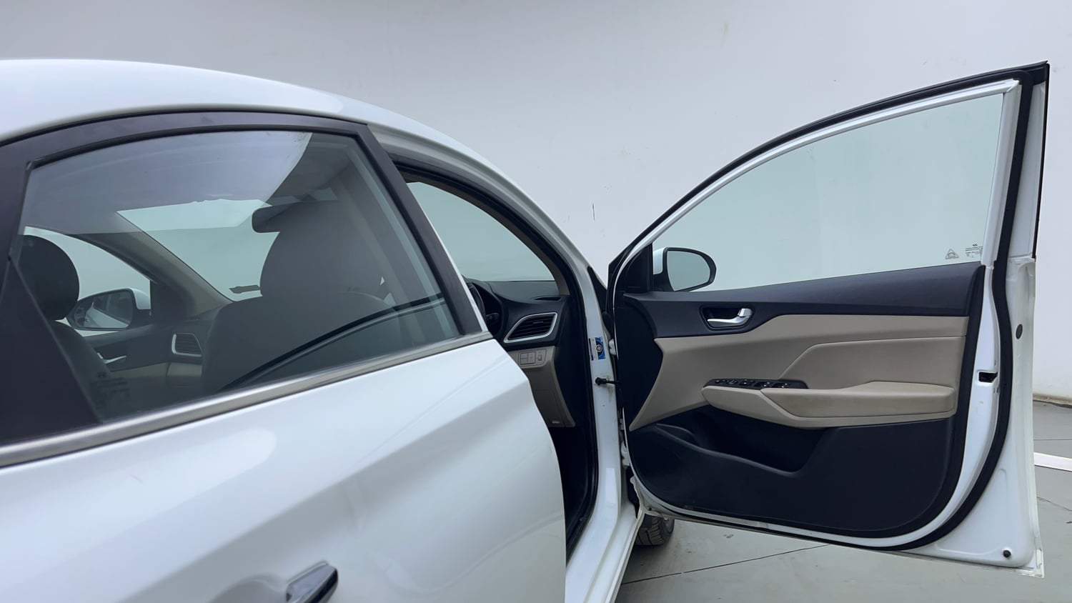 Used 2018 Hyundai Verna SX (O) 1.6 VTVT AT Petrol Automatic interior RIGHT FRONT DOOR OPEN VIEW