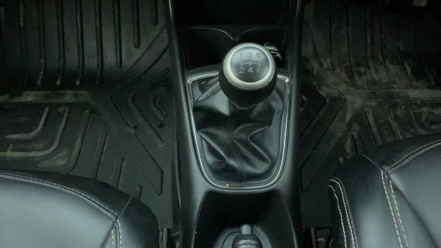 Used 2023 Honda Amaze VX MT 1.2 Petrol Petrol Manual interior GEAR  KNOB VIEW