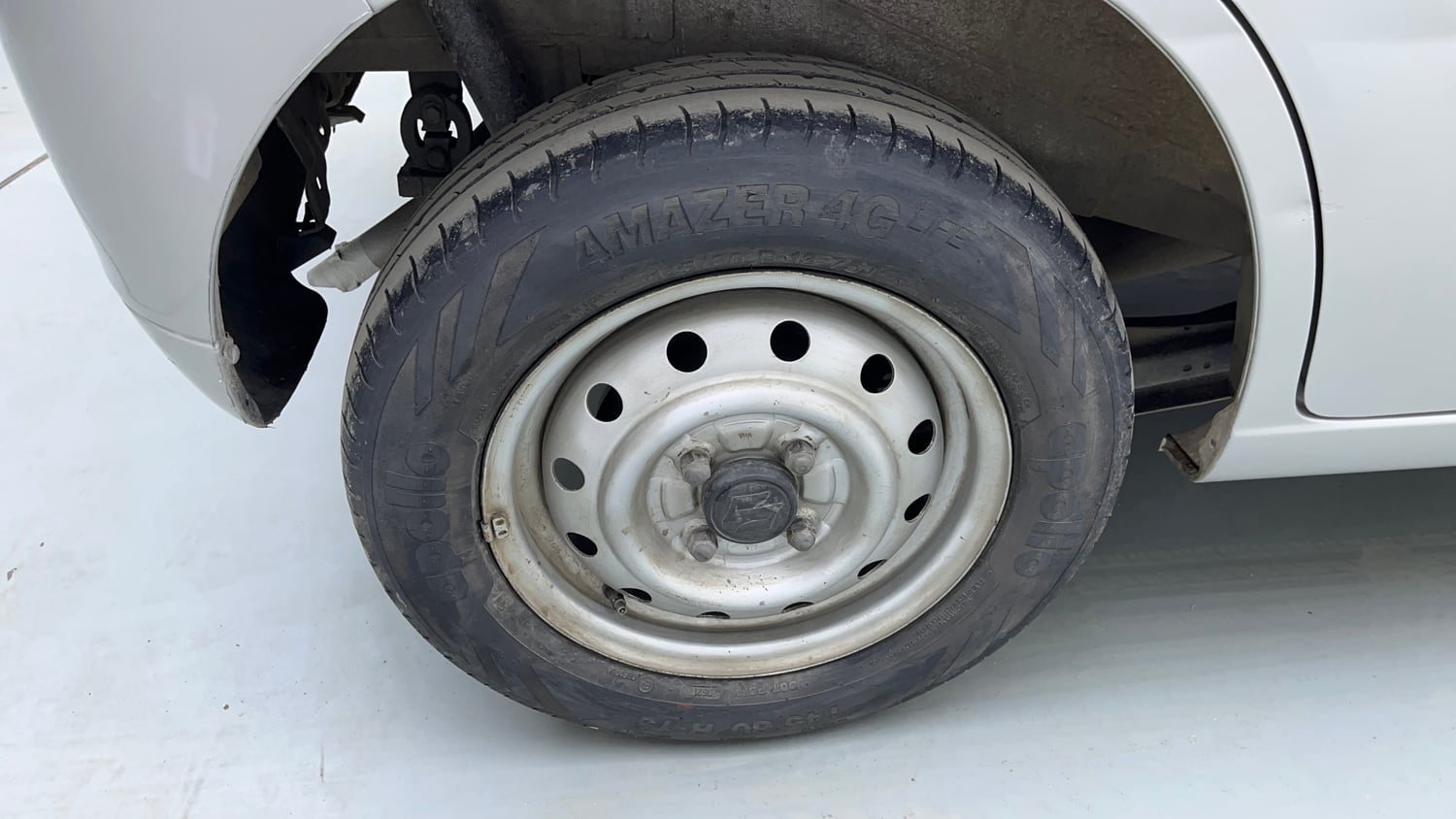 Used 2012 Maruti Suzuki Wagon R 1.0 LXi CNG Cng Manual tyres RIGHT REAR TYRE RIM VIEW