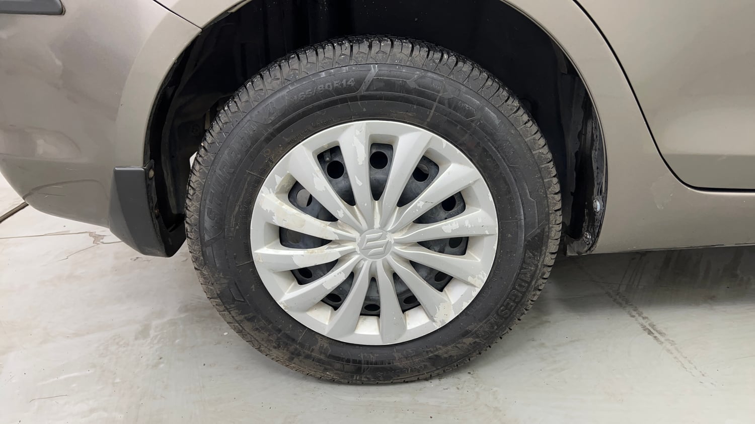 Used 2016 Maruti Suzuki Swift Dzire VXI Petrol Manual tyres RIGHT REAR TYRE RIM VIEW