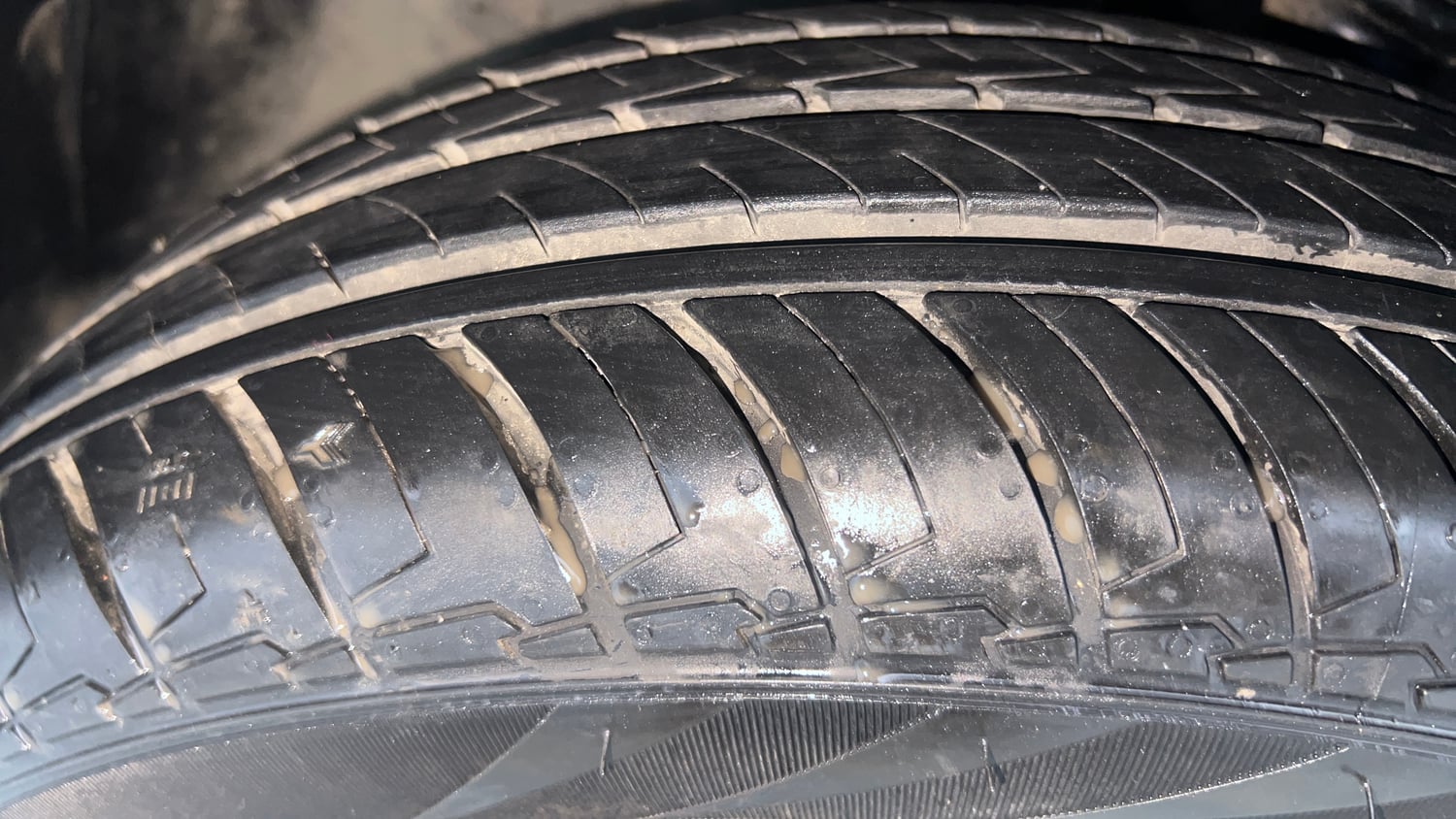 Used 2019 Maruti Suzuki Ignis Zeta 1.2 MT Petrol Manual tyres LEFT FRONT TYRE TREAD VIEW