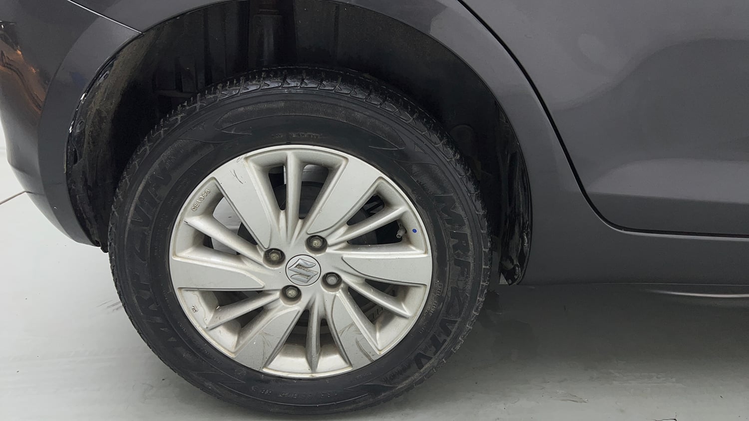 Used 2015 Maruti Suzuki Swift ZXi Petrol Manual tyres RIGHT REAR TYRE RIM VIEW