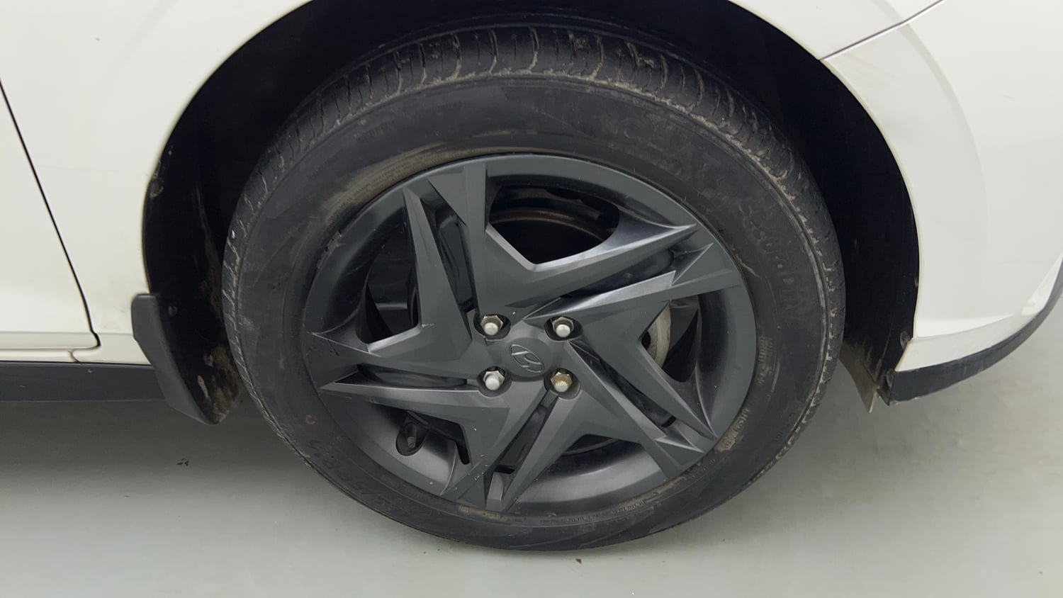 Used 2022 Hyundai i20 Sportz 1.2 IVT Petrol Automatic tyres RIGHT FRONT TYRE RIM VIEW