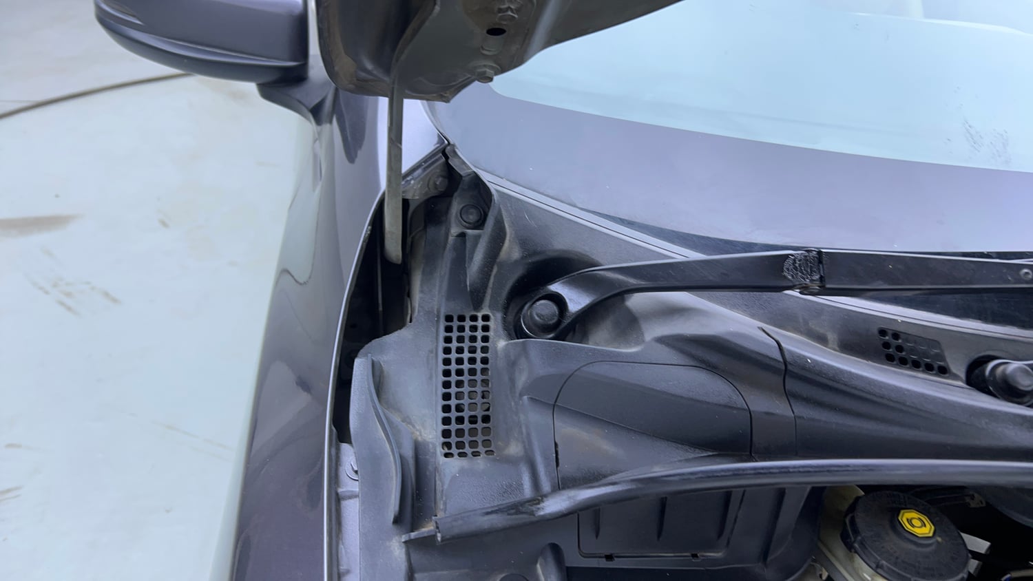 Used 2018 Honda City ZX CVT Petrol Petrol Automatic engine ENGINE RIGHT SIDE HINGE & APRON VIEW