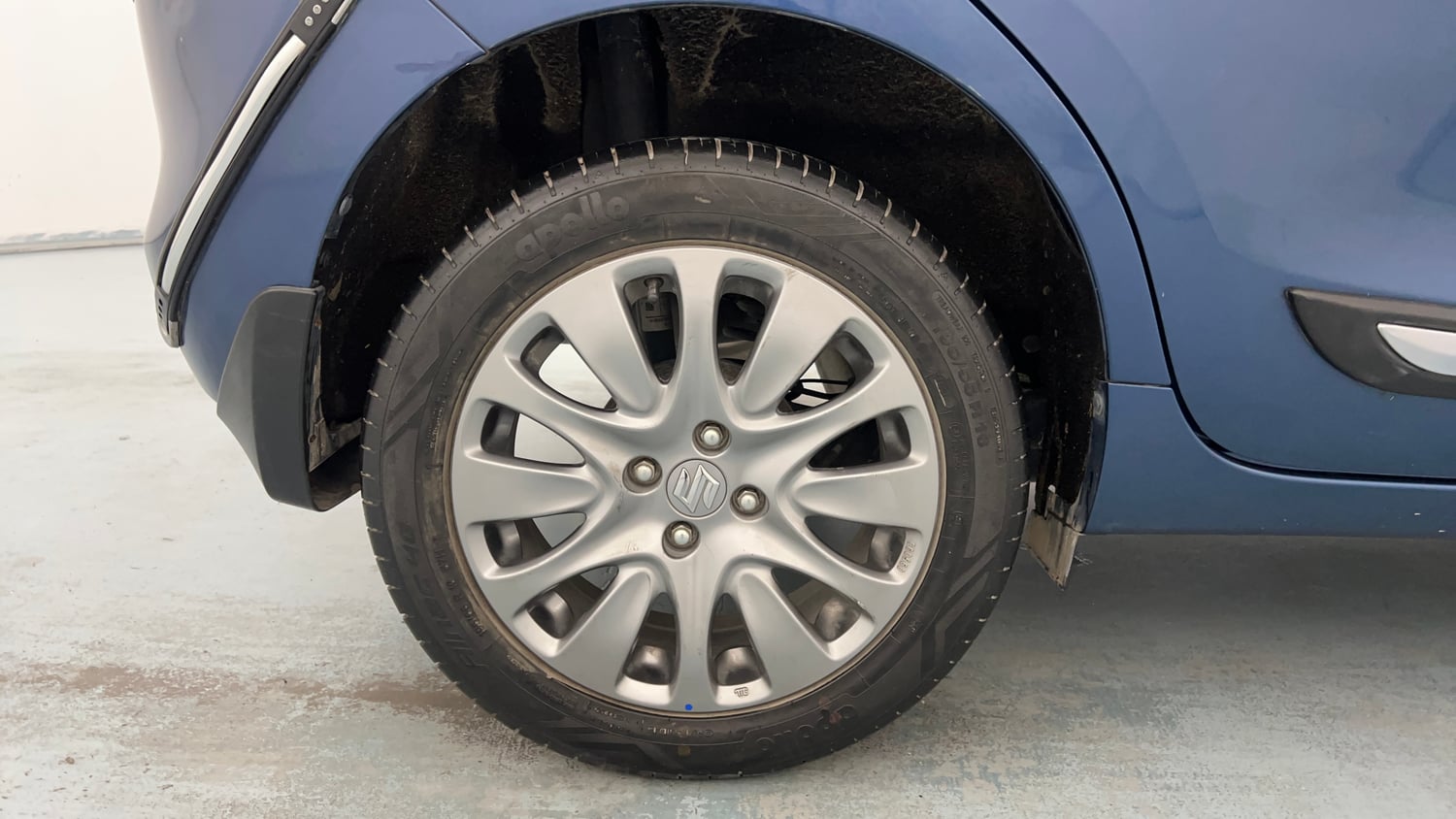 Used 2018 Maruti Suzuki Baleno Alpha 1.2 AT Petrol Automatic tyres RIGHT REAR TYRE RIM VIEW
