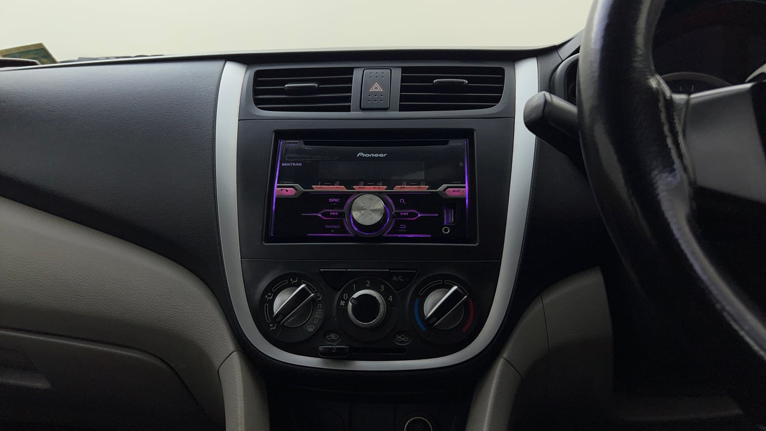 Used 2015 Maruti Suzuki Celerio VXi AMT Petrol Automatic interior MUSIC SYSTEM & AC CONTROL VIEW