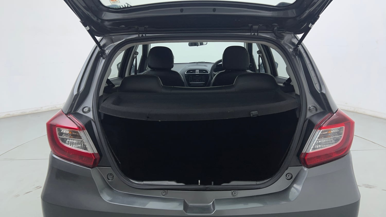 Used 2021 Tata Tiago XT Petrol Manual interior DICKY INSIDE VIEW