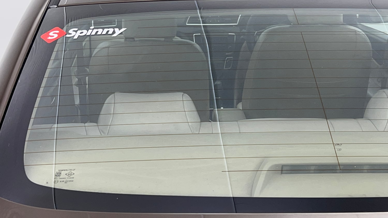 Used 2015 Maruti Suzuki Ciaz VXi+ AT Petrol Automatic top_features Rear defogger