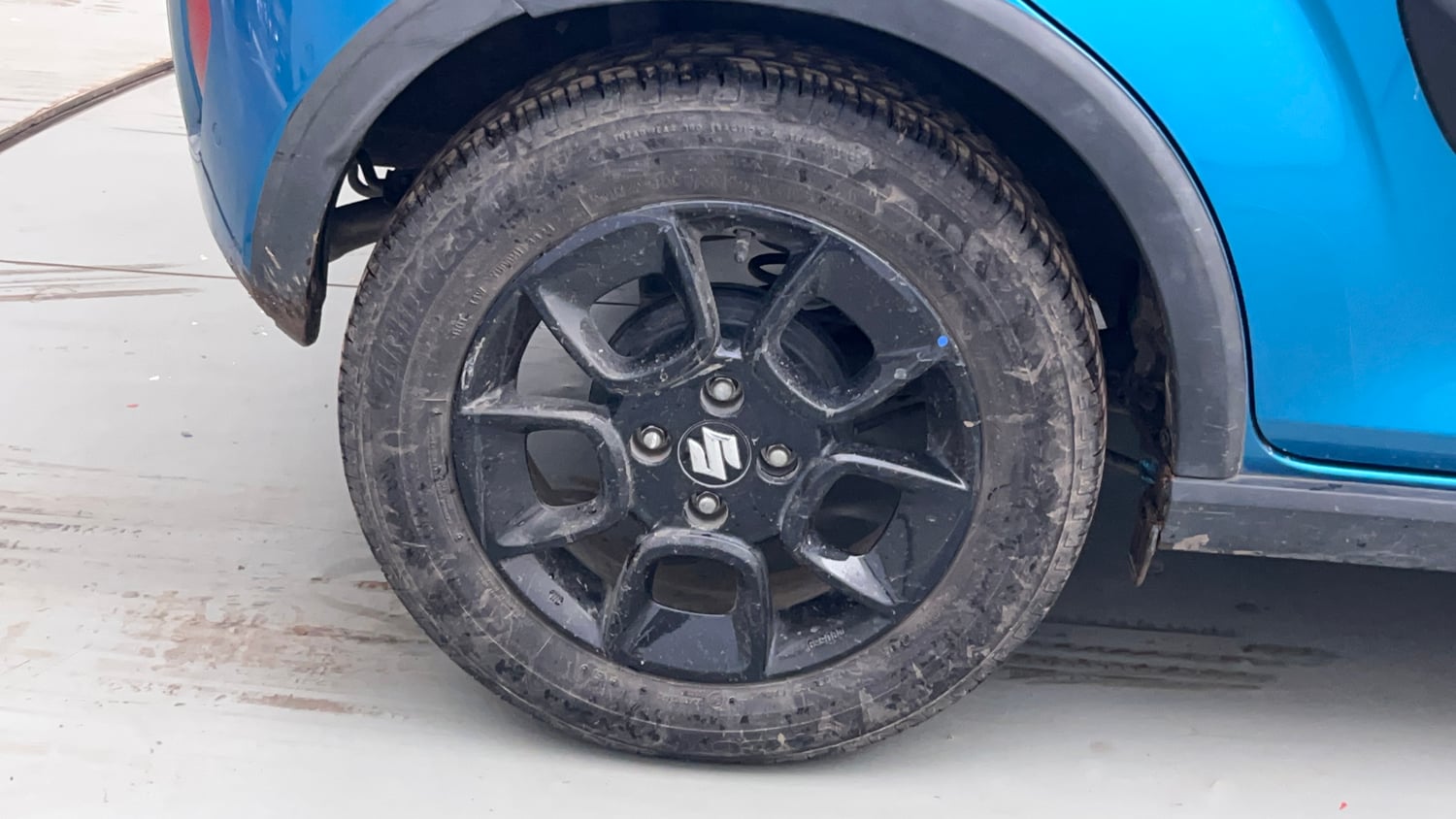 Used 2024 Maruti Suzuki Ignis Zeta 1.2 AMT Petrol Automatic tyres RIGHT REAR TYRE RIM VIEW
