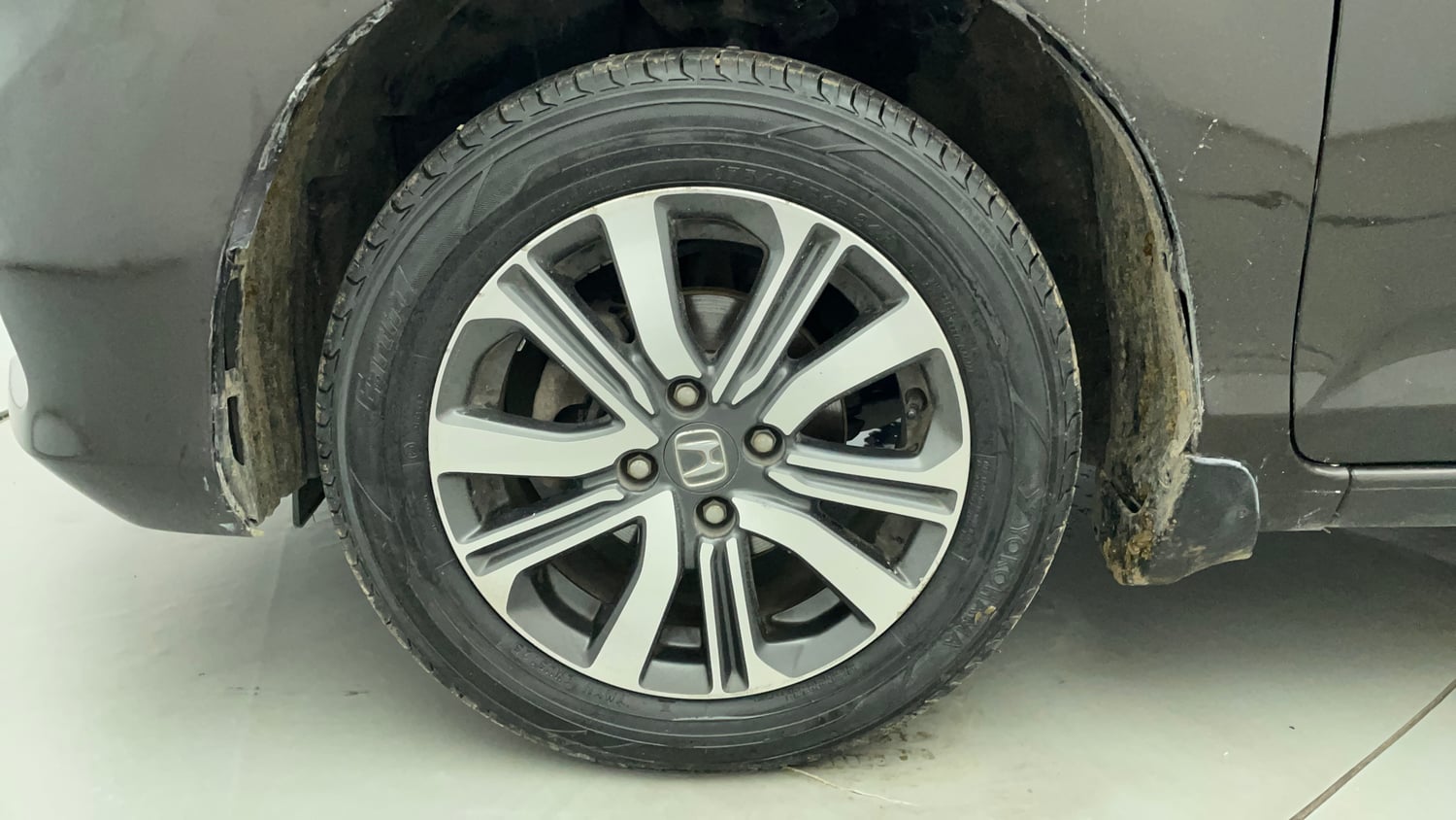 Used 2023 Honda Amaze VX MT 1.2 Petrol Petrol Manual tyres LEFT FRONT TYRE RIM VIEW
