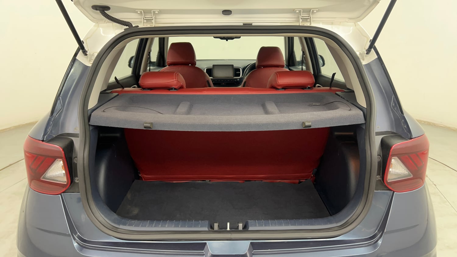 Used 2019 Hyundai Venue SX Plus 1.0 Turbo DCT Dual Tone Petrol Automatic interior DICKY INSIDE VIEW