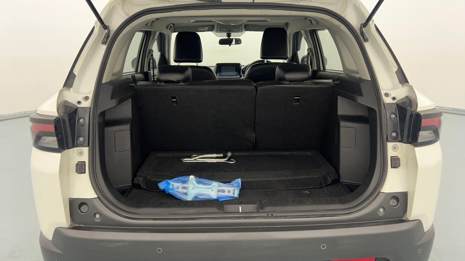 Used 2023 Maruti Suzuki Brezza ZXi Petrol Manual interior DICKY INSIDE VIEW