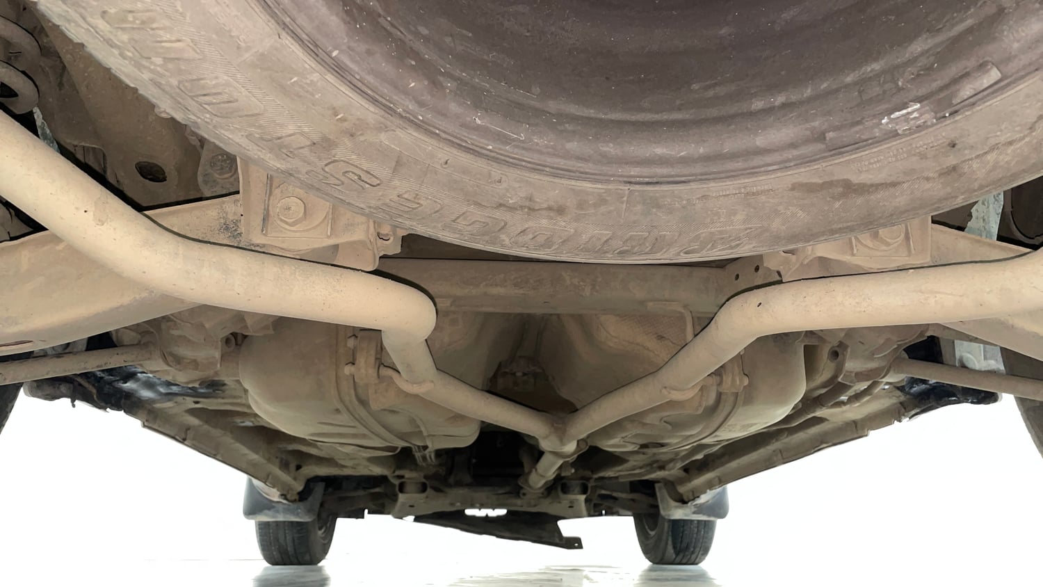 Used 2018 Mahindra XUV500 W9 AT Diesel Automatic extra REAR UNDERBODY VIEW (TAKEN FROM REAR)