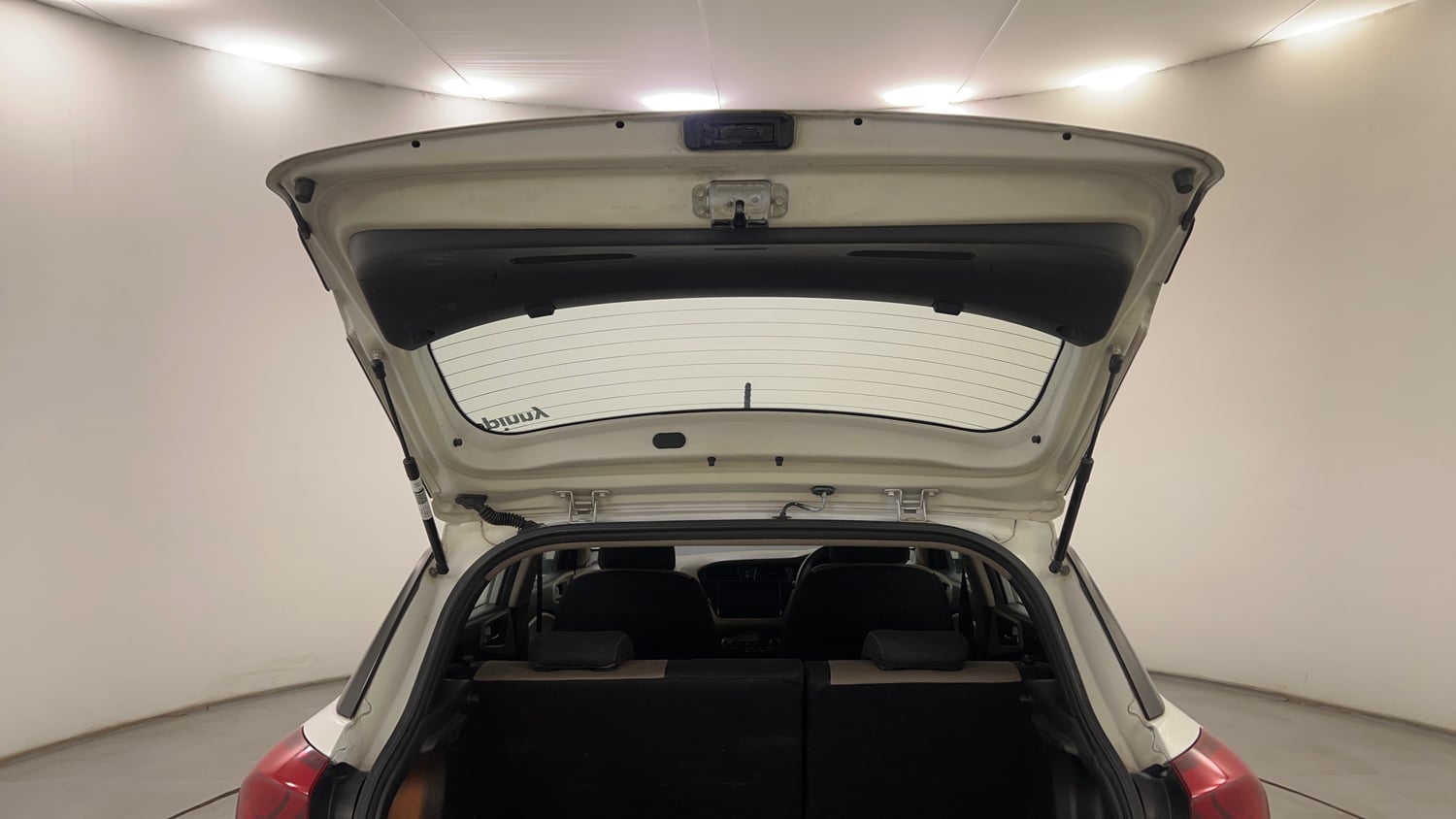 Used 2016 Hyundai Elite i20 Asta 1.2 (O) Petrol Manual interior DICKY DOOR OPEN VIEW