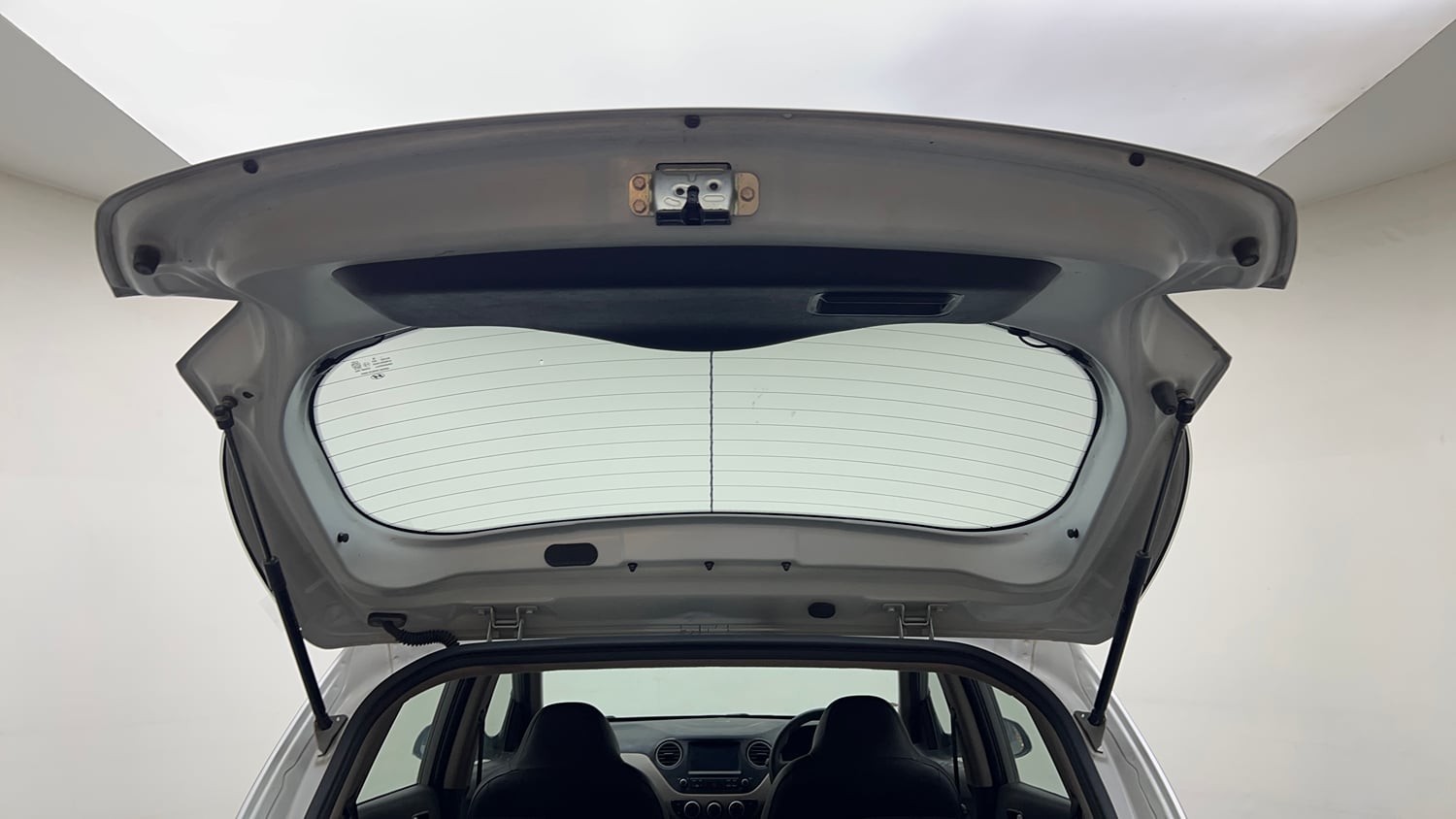 Used 2018 Hyundai Grand i10 Sportz (O) 1.2 Kappa VTVT Petrol Manual interior DICKY DOOR OPEN VIEW