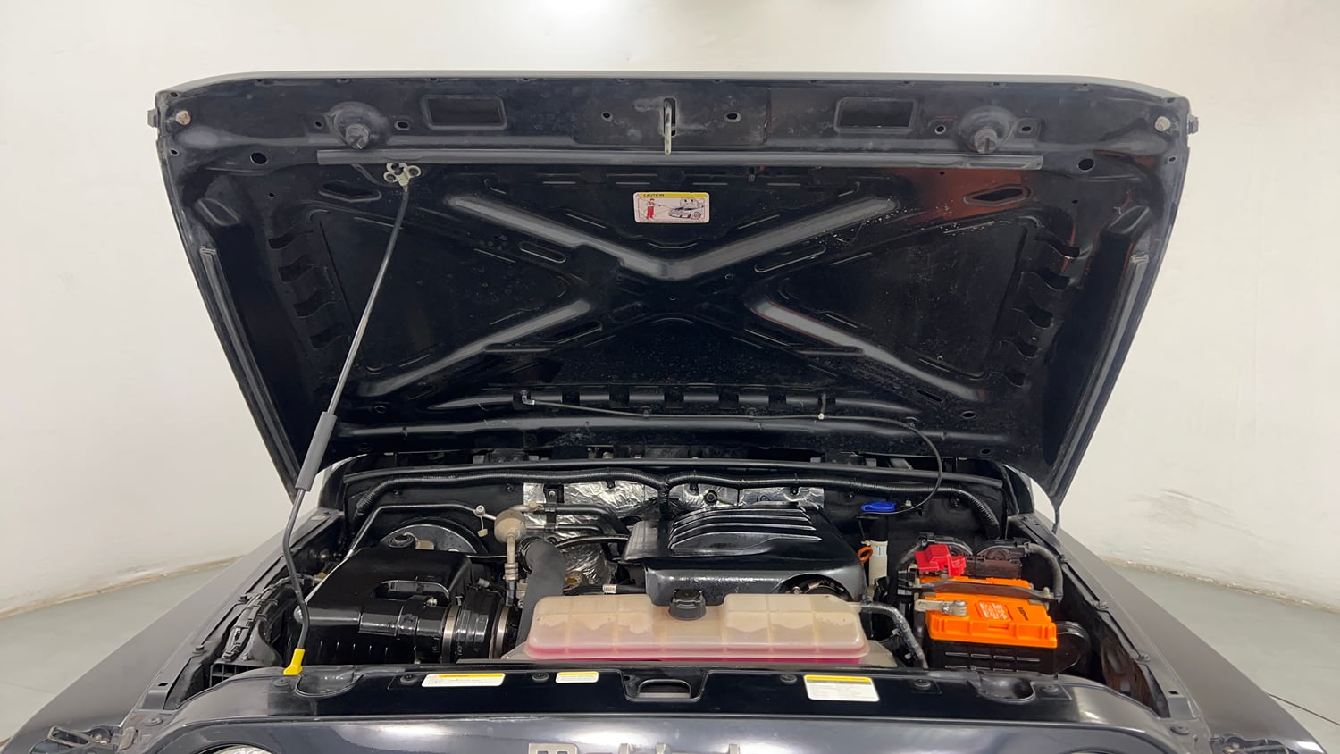 Used 2022 mahindra Thar LX Hard Top Petrol MT 4WD Petrol Manual engine ENGINE & BONNET OPEN FRONT VIEW
