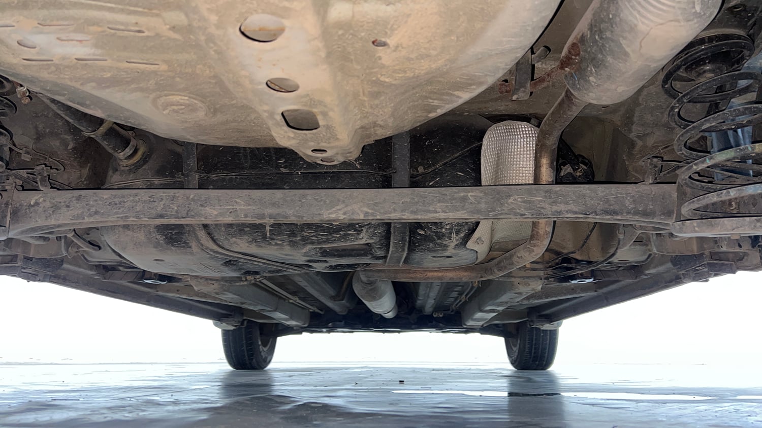 Used 2015 Maruti Suzuki Swift ZXi Petrol Manual extra REAR UNDERBODY VIEW (TAKEN FROM REAR)
