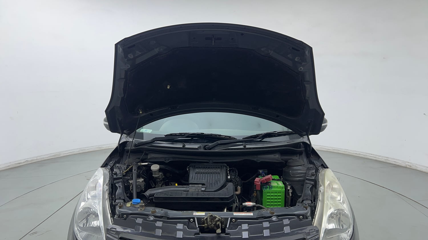 Used 2015 Maruti Suzuki Swift ZXi Petrol Manual engine ENGINE & BONNET OPEN FRONT VIEW