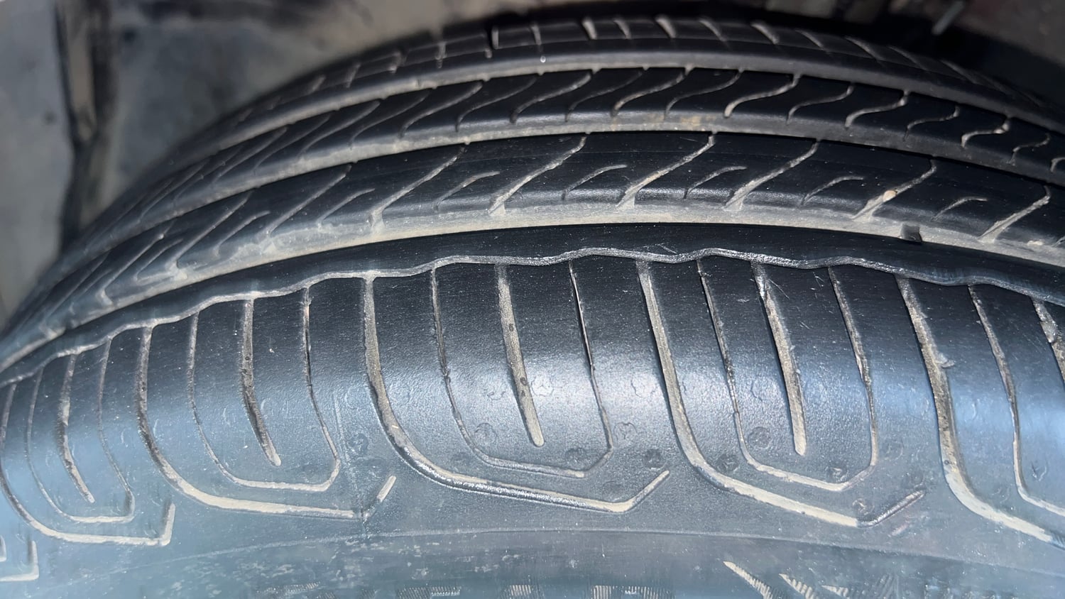 Used 2015 Honda Amaze 1.2 SX i-VTEC Petrol Manual tyres LEFT FRONT TYRE TREAD VIEW