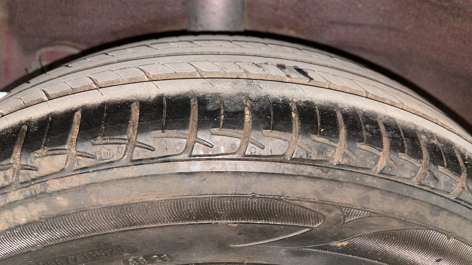 Used 2017 Hyundai Grand i10 Sportz (O) AT 1.2 Kappa VTVT Petrol Automatic tyres RIGHT REAR TYRE TREAD VIEW