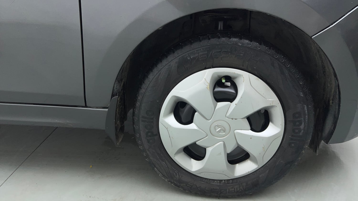 Used 2021 Tata Tiago XT Petrol Manual tyres RIGHT FRONT TYRE RIM VIEW