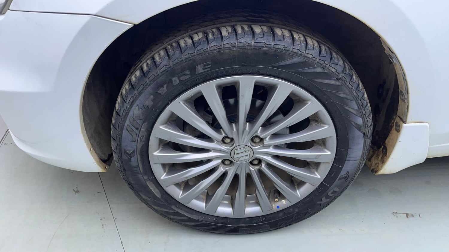 Used 2018 Maruti Suzuki Ciaz Alpha 1.4 AT Petrol Automatic tyres LEFT FRONT TYRE RIM VIEW