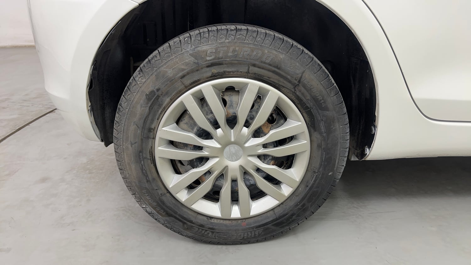 Used 2014 Maruti Suzuki Swift VXi Petrol Manual tyres RIGHT REAR TYRE RIM VIEW