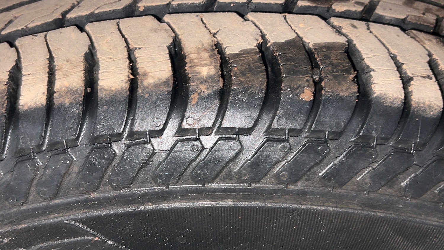 Used 2015 Ford EcoSport Titanium 1.5 Ti-VCT Petrol Manual tyres LEFT FRONT TYRE TREAD VIEW