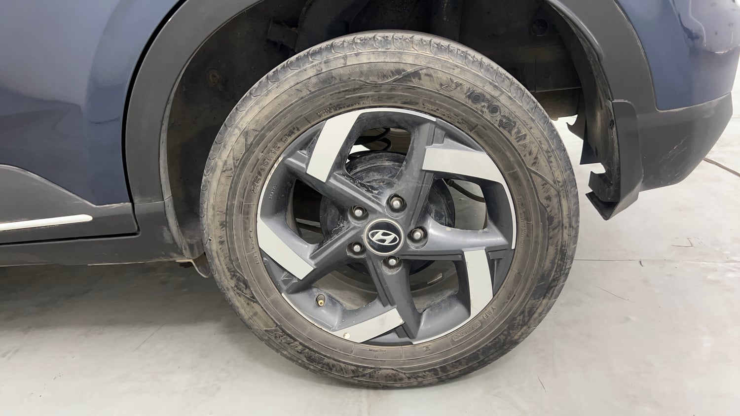 Used 2019 Hyundai Venue SX Plus 1.0 Turbo DCT Dual Tone Petrol Automatic tyres LEFT REAR TYRE RIM VIEW
