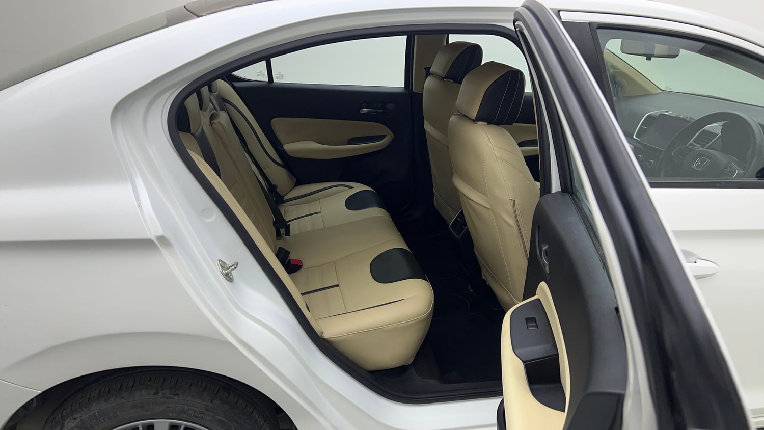 Used 2022 Honda City V Petrol Petrol Manual interior RIGHT SIDE REAR DOOR CABIN VIEW