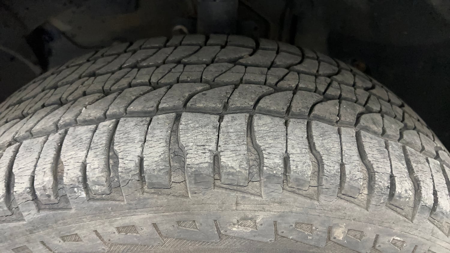 Used 2013 Renault Duster RxL Petrol Petrol Manual tyres LEFT FRONT TYRE TREAD VIEW
