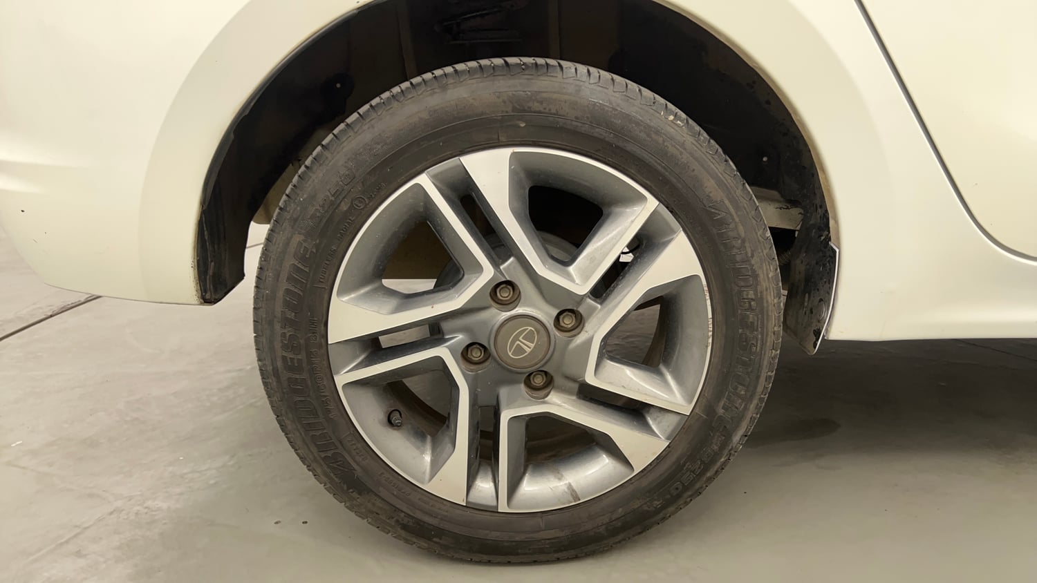 Used 2024 Tata Tigor XZ Plus Petrol Manual tyres RIGHT REAR TYRE RIM VIEW