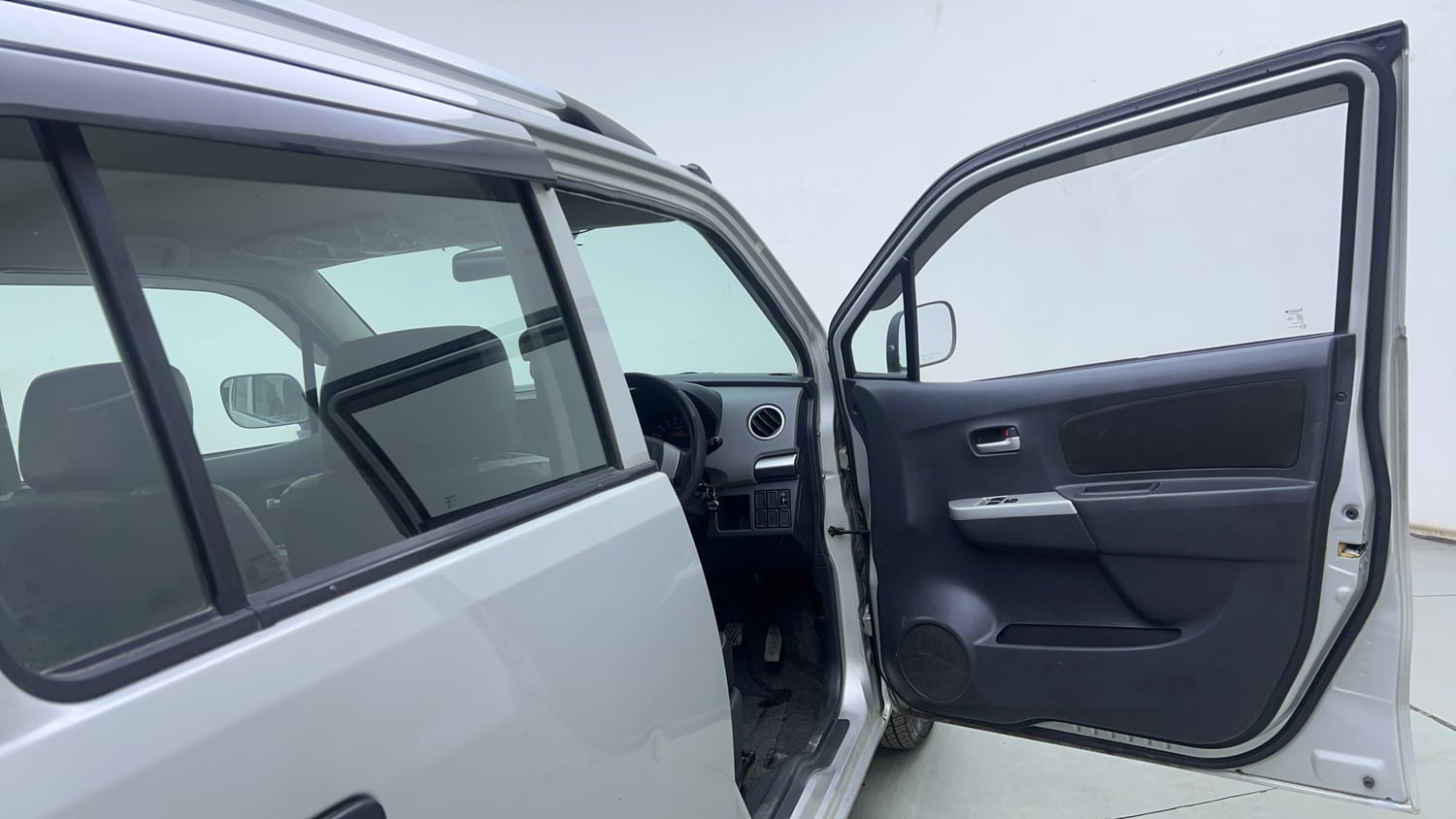 Used 2012 Maruti Suzuki Wagon R LXi Petrol Manual interior RIGHT FRONT DOOR OPEN VIEW