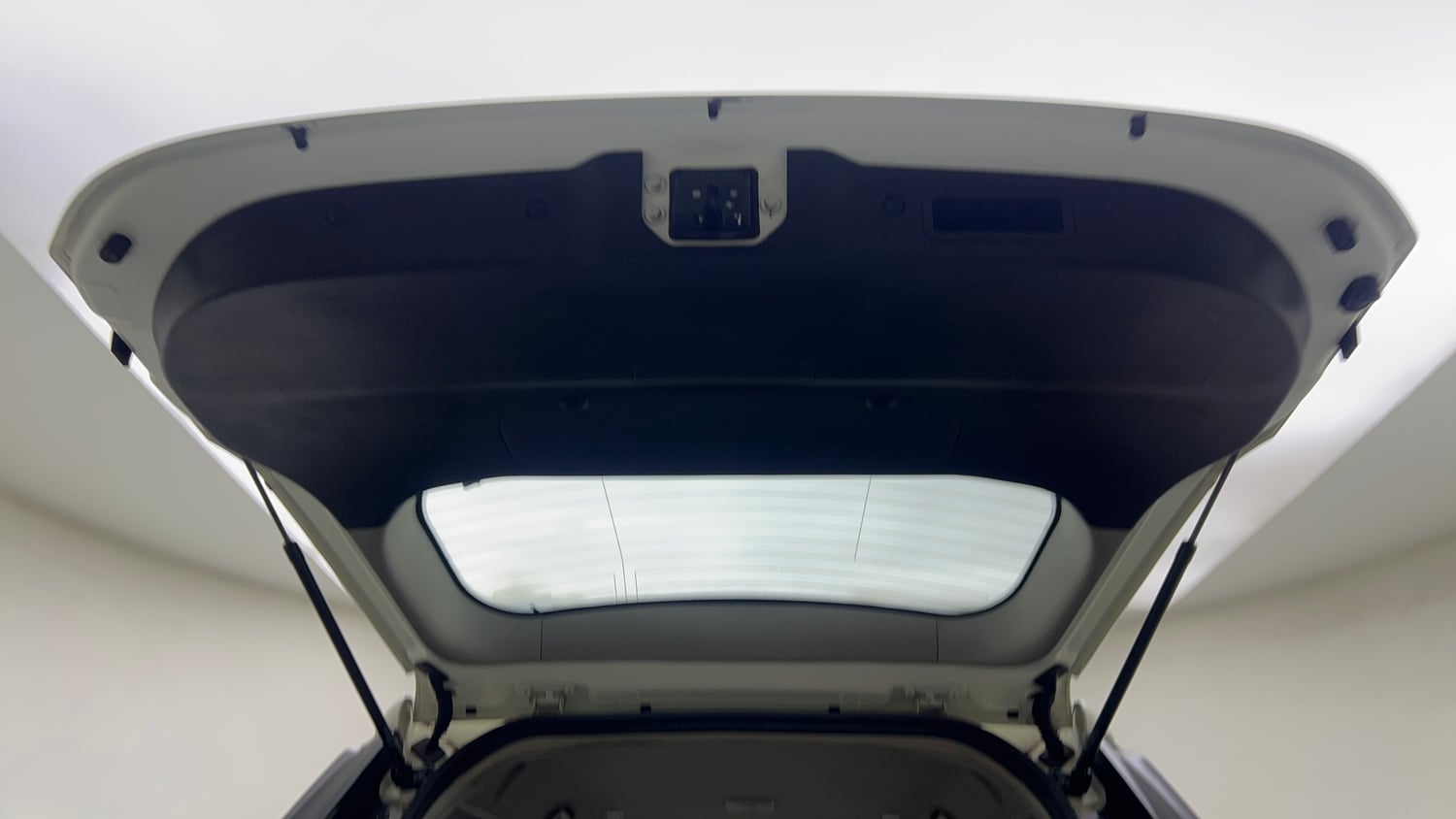 Used 2021 Mahindra XUV500 W7 Diesel Manual interior DICKY DOOR OPEN VIEW