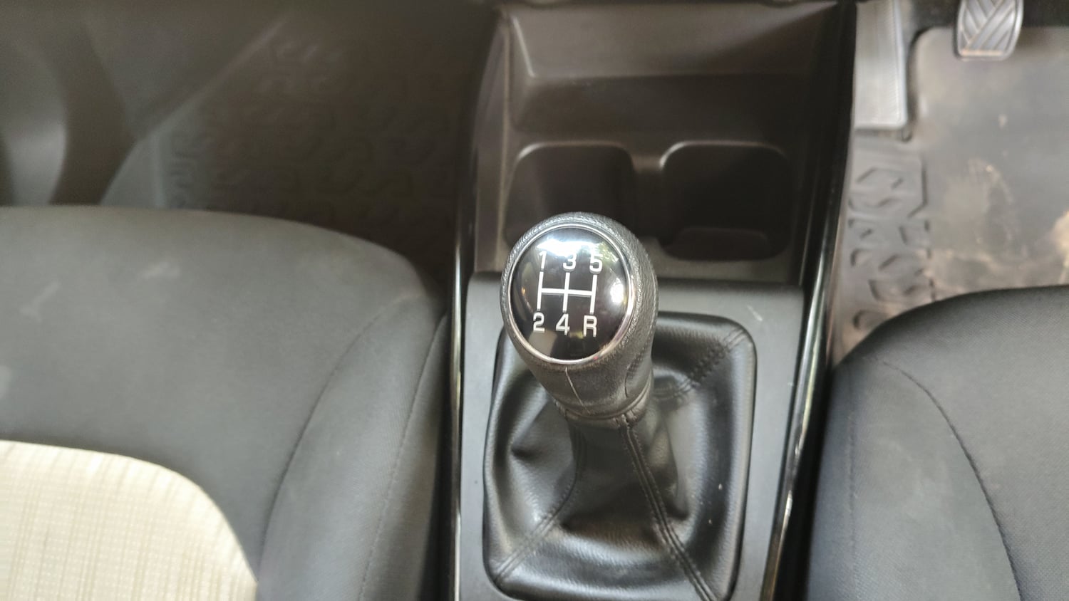 Used 2024 Toyota Glanza V Petrol Manual interior GEAR  KNOB VIEW