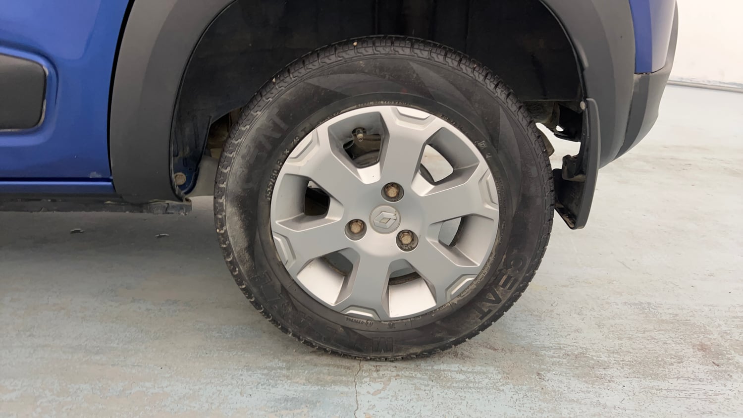 Used 2019 Renault Kwid CLIMBER 1.0 Petrol Manual tyres LEFT REAR TYRE RIM VIEW