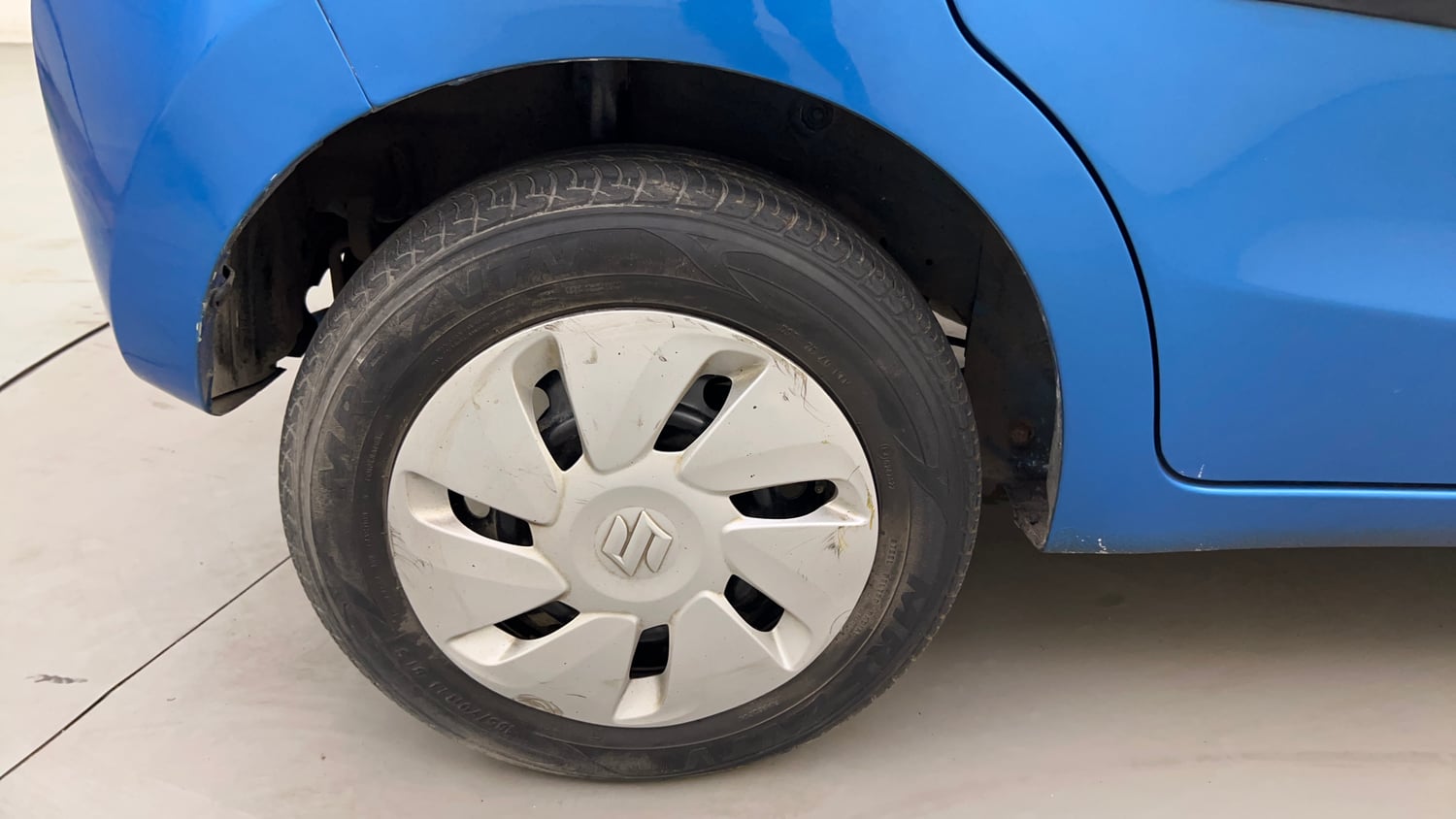 Used 2015 Maruti Suzuki Celerio VXi AMT Petrol Automatic tyres RIGHT REAR TYRE RIM VIEW