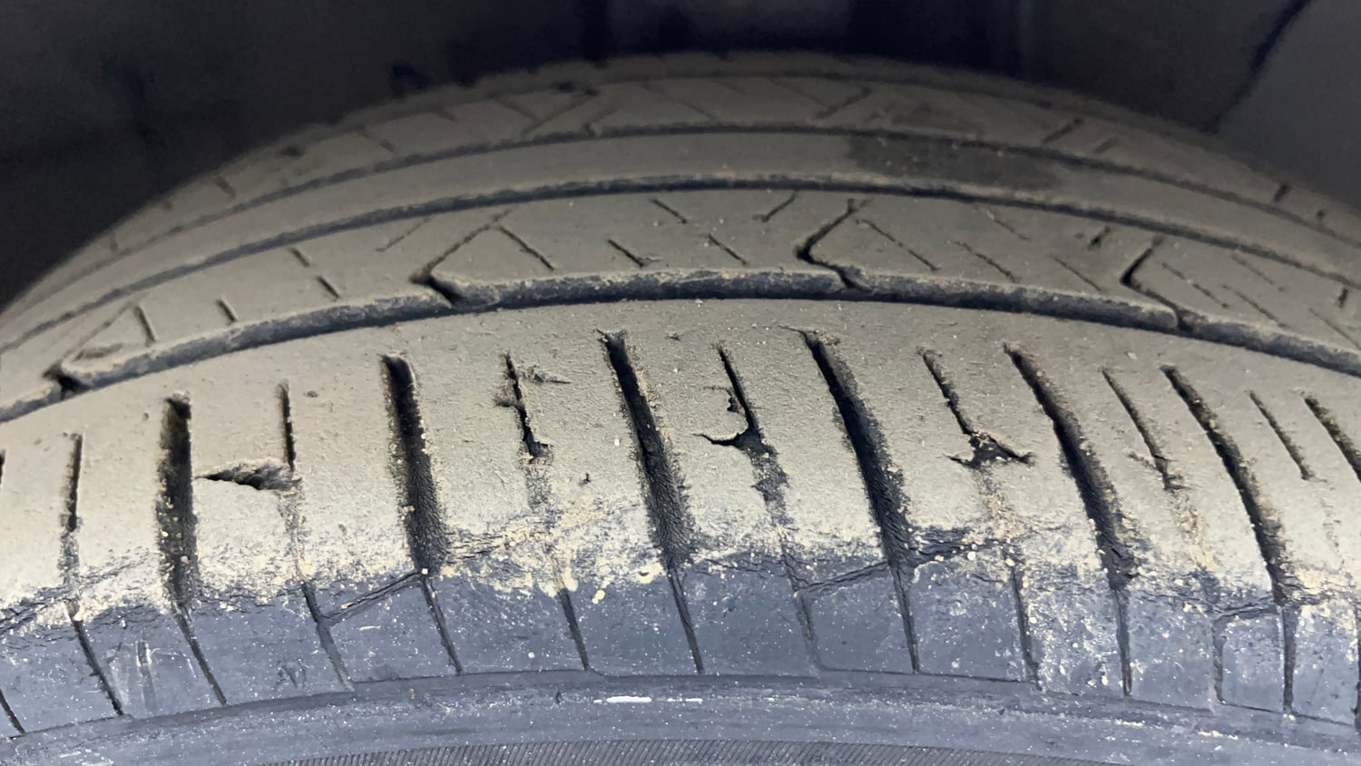 Used 2018 Hyundai Verna SX (O) 1.6 VTVT AT Petrol Automatic tyres RIGHT FRONT TYRE TREAD VIEW