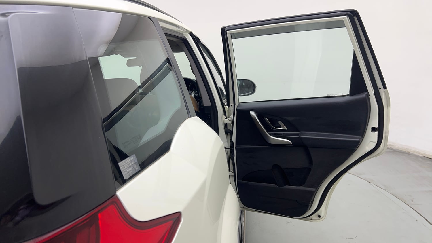 Used 2021 Mahindra XUV500 W7 Diesel Manual interior RIGHT REAR DOOR OPEN VIEW