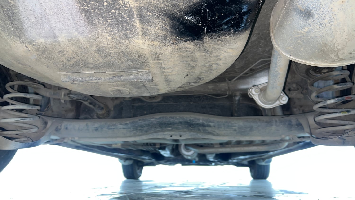 Used 2015 Honda Amaze 1.2 SX i-VTEC Petrol Manual extra REAR UNDERBODY VIEW (TAKEN FROM REAR)