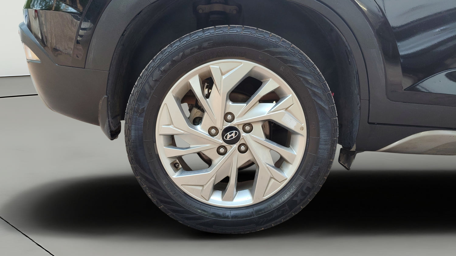 Used 2022 Hyundai Creta SX 1.5 Petrol Petrol Manual tyres RIGHT REAR TYRE RIM VIEW