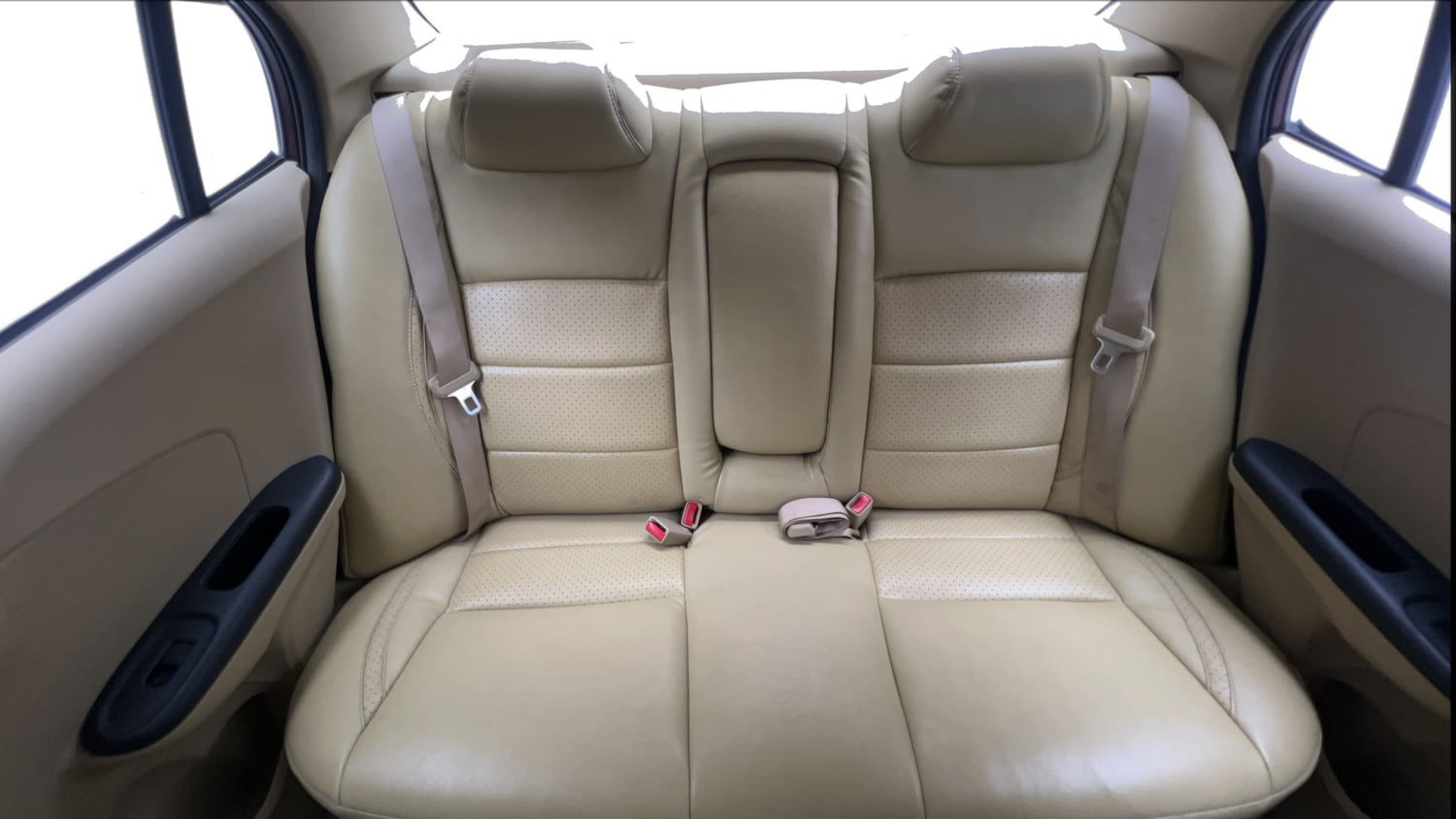 Used 2015 Honda Amaze 1.2 SX i-VTEC Petrol Manual interior REAR SEAT CONDITION VIEW