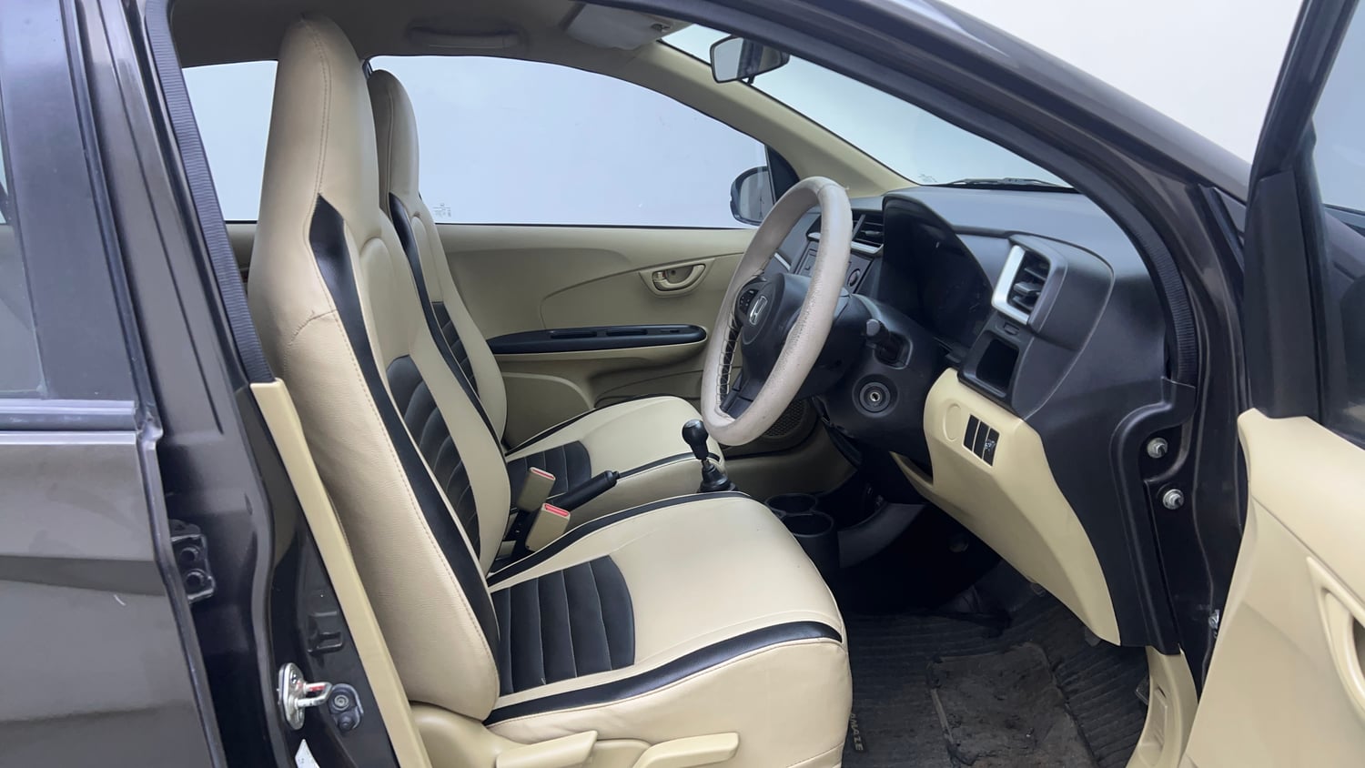 Used 2017 Honda Amaze 1.2 S i-VTEC Petrol Manual interior RIGHT SIDE FRONT DOOR CABIN VIEW