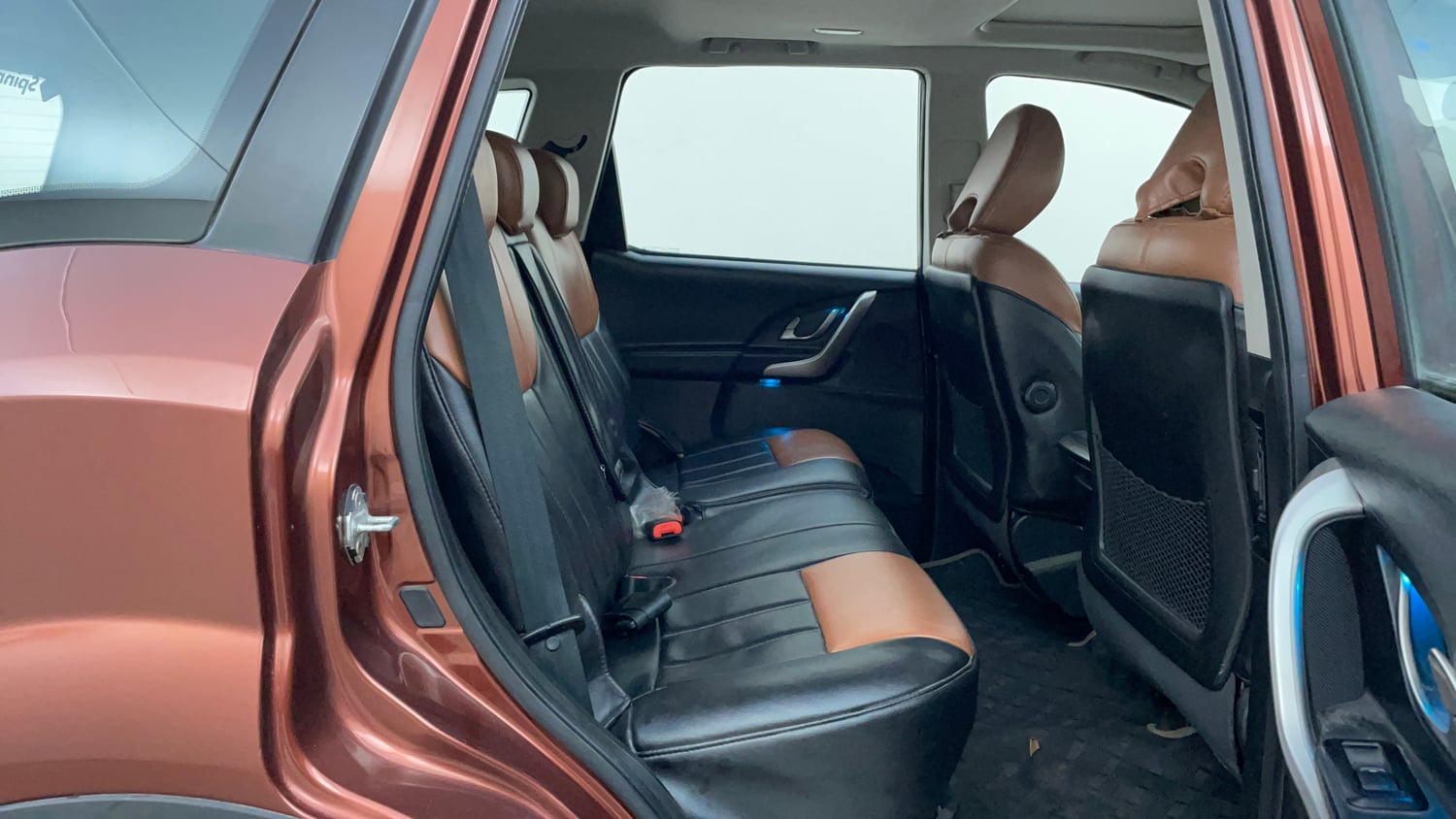 Used 2018 Mahindra XUV500 W9 AT Diesel Automatic interior RIGHT SIDE REAR DOOR CABIN VIEW