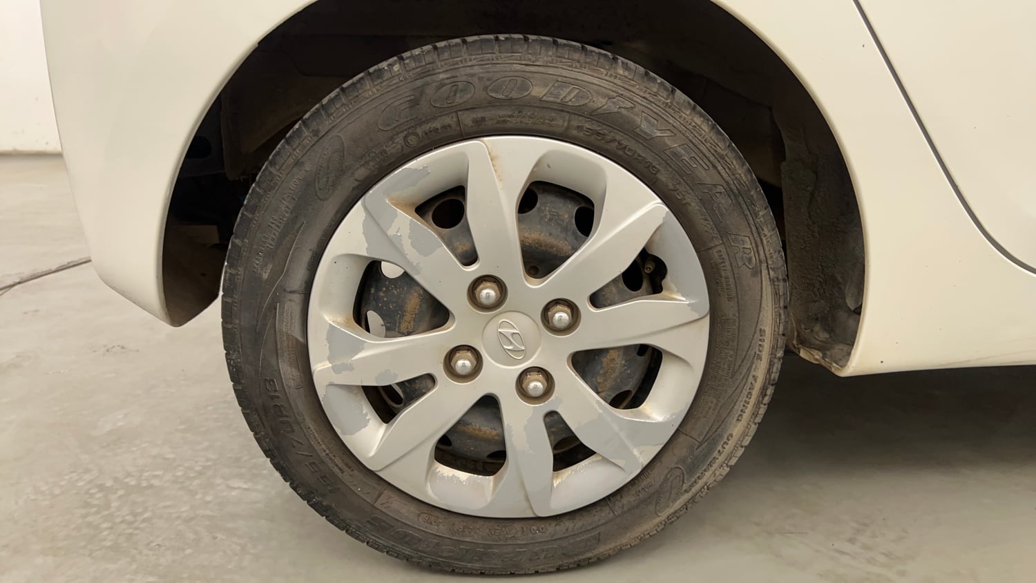 Used 2017 Hyundai Eon Magna + Petrol Manual tyres RIGHT REAR TYRE RIM VIEW