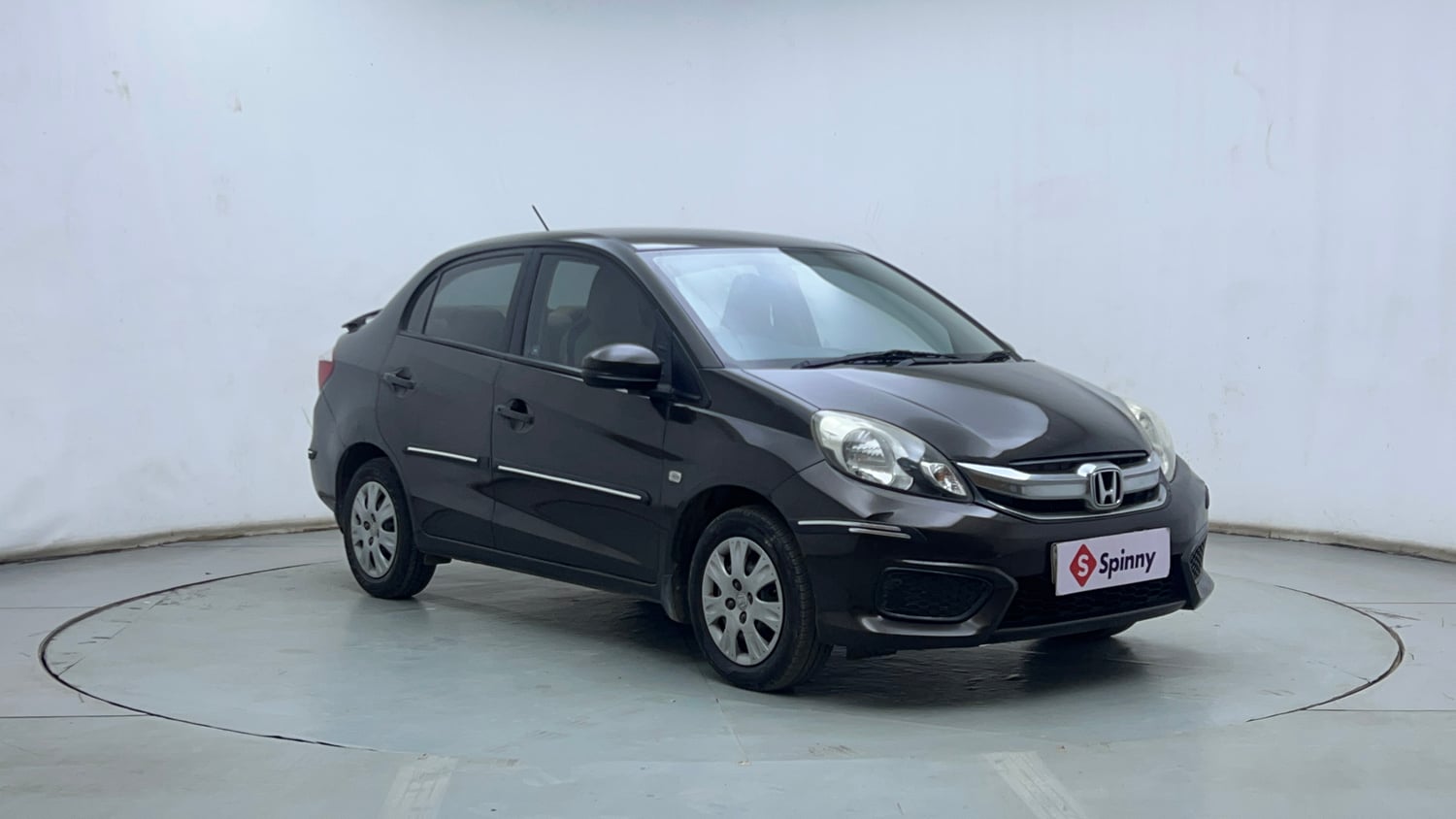 Used 2017 Honda Amaze 1.2 S i-VTEC Petrol Manual exterior RIGHT FRONT CORNER VIEW
